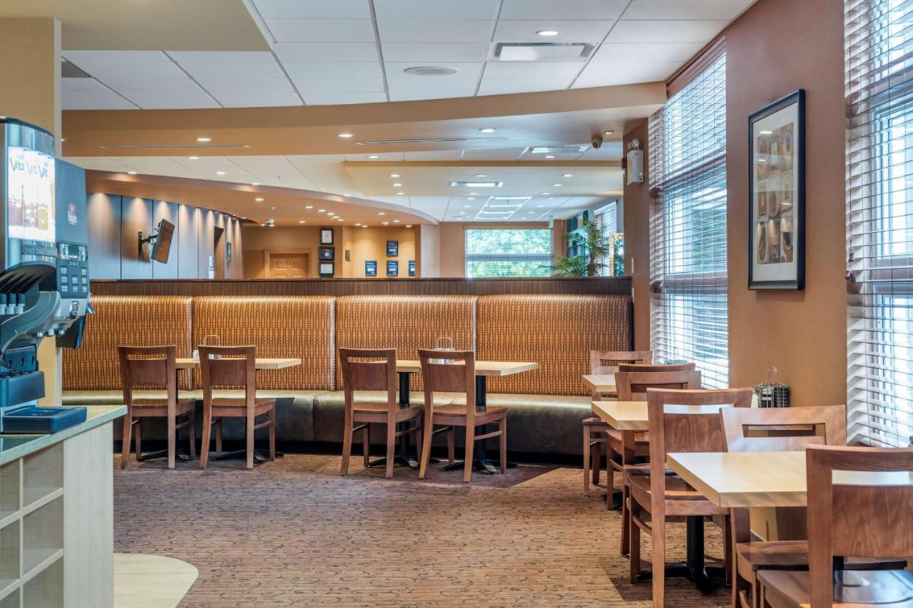 Best Western Plus, Bathurst Hotel & Suites Εξωτερικό φωτογραφία