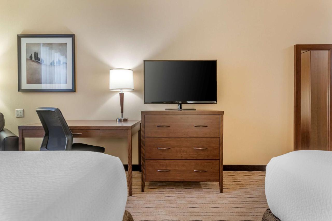 Best Western Plus, Bathurst Hotel & Suites Εξωτερικό φωτογραφία