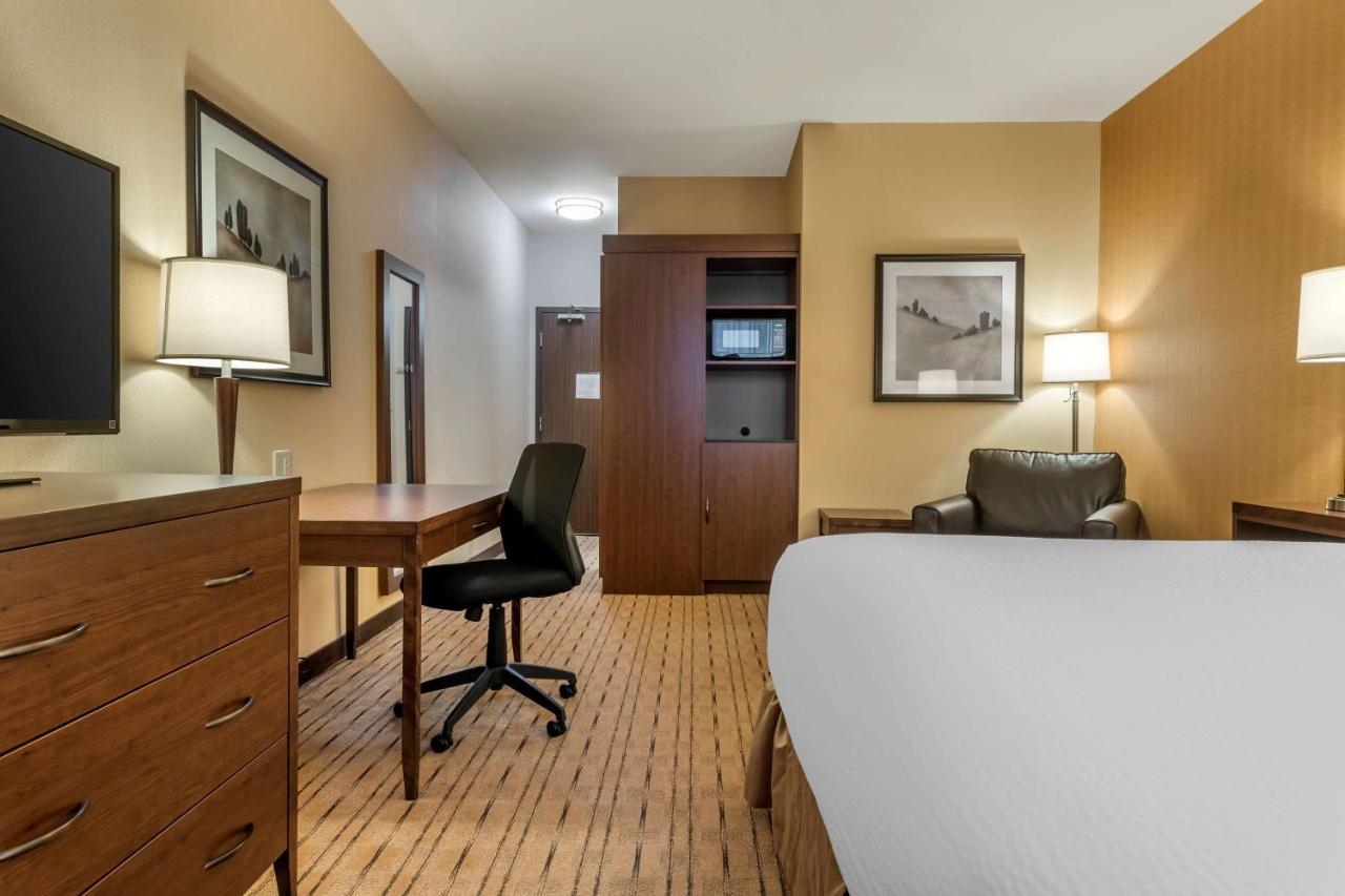 Best Western Plus, Bathurst Hotel & Suites Εξωτερικό φωτογραφία