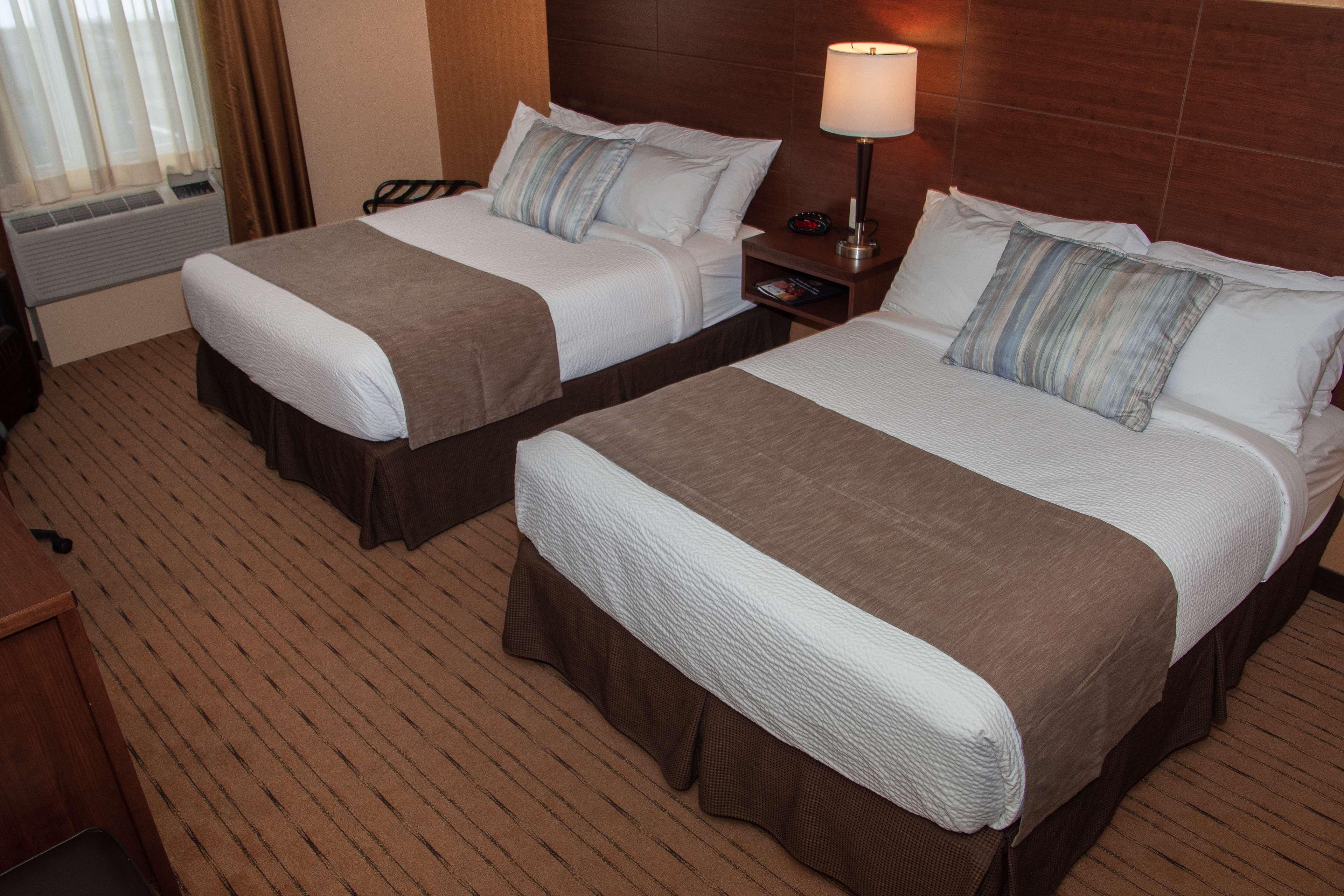 Best Western Plus, Bathurst Hotel & Suites Εξωτερικό φωτογραφία